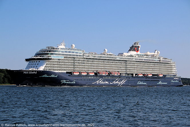 Das Kreuzfahrtschiff MEIN SCHIFF 6 am 30. Juni 2022 in Kiel (Deutschland).