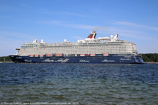 Das Kreuzfahrtschiff MEIN SCHIFF 6 am 30. Juni 2022 in Kiel (Deutschland).