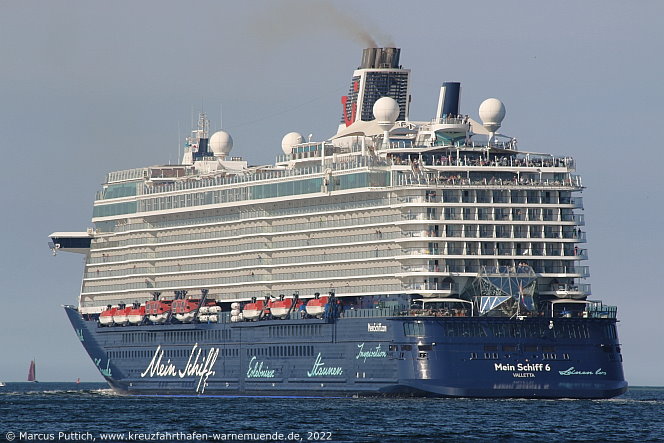 Das Kreuzfahrtschiff MEIN SCHIFF 6 am 30. Juni 2022 in Kiel (Deutschland).