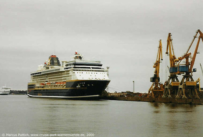 Das Kreuzfahrtschiff MILLENNIUM am 04. Juli 2000 im Seehafen der Hansestadt Rostock (Erstanlauf).