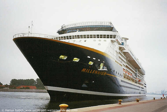 Das Kreuzfahrtschiff MILLENNIUM am 26. Juli 2000 im Kreuzfahrthafen Warnemünde in der Hansestadt Rostock.