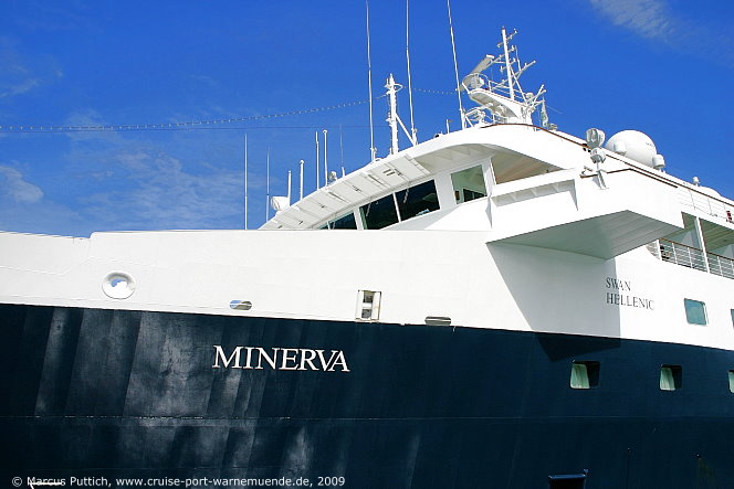Das Kreuzfahrtschiff MINERVA am 19. August 2009 im Ostseebad Warnem&uuml;nde.