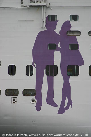 Das Kreuzfahrtschiff GRAND MISTRAL von der Kreuzfahrtreederei Iberocruceros am 16. August 2010 im Kreuzfahrthafen Warnem&uuml;nde in der Hansestadt Rostock.