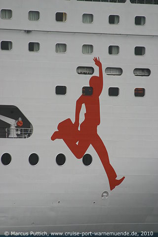 Das Kreuzfahrtschiff GRAND MISTRAL von der Kreuzfahrtreederei Iberocruceros am 16. August 2010 im Kreuzfahrthafen Warnem&uuml;nde in der Hansestadt Rostock.