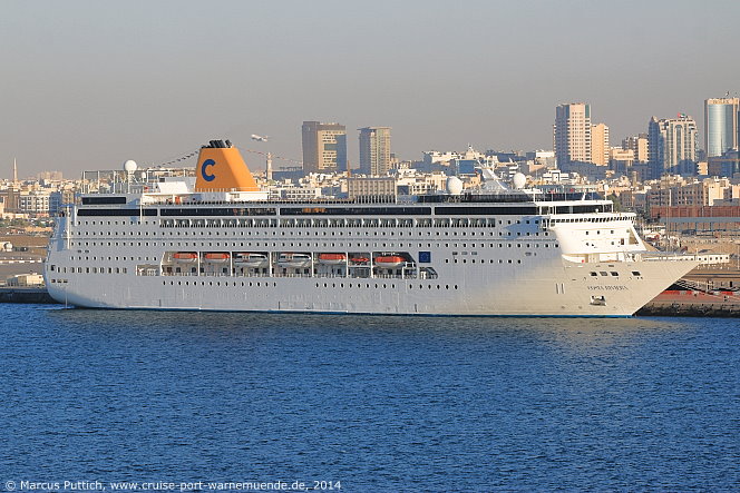 Das Kreuzfahrtschiff COSTA neoRIVIERA von der Kreuzfahrtreederei Costa Crociere<BR>am 07. Dezember 2014 in Dubai (Vereinigte Arabische Emirate).
