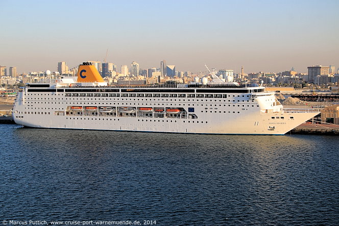 Das Kreuzfahrtschiff COSTA neoRIVIERA von der Kreuzfahrtreederei Costa Crociere<BR>am 07. Dezember 2014 in Dubai (Vereinigte Arabische Emirate).