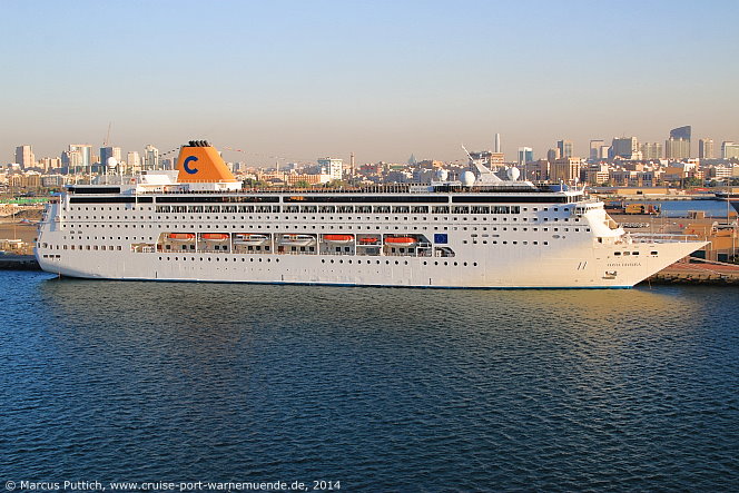 Das Kreuzfahrtschiff COSTA neoRIVIERA von der Kreuzfahrtreederei Costa Crociere<BR>am 07. Dezember 2014 in Dubai (Vereinigte Arabische Emirate).