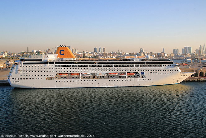 Das Kreuzfahrtschiff COSTA neoRIVIERA von der Kreuzfahrtreederei Costa Crociere<BR>am 07. Dezember 2014 in Dubai (Vereinigte Arabische Emirate).