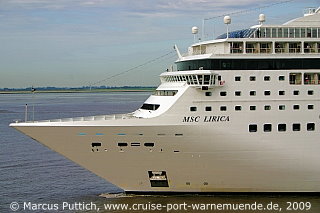 Das Kreuzfahrtschiff MSC LIRICA am 27. Juli 2009 in Bremerhaven (Deutschland).