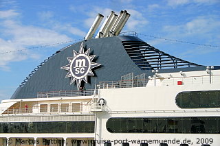 Das Kreuzfahrtschiff MSC LIRICA am 27. Juli 2009 in Bremerhaven (Deutschland).