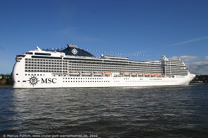 Das Kreuzfahrtschiff MSC MAGNIFICA am 05. M&auml;rz 2010 in Hamburg (Deutschland).