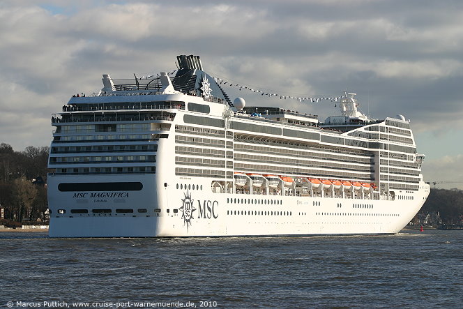 Das Kreuzfahrtschiff MSC MAGNIFICA am 05. M&auml;rz 2010 in Hamburg (Deutschland).