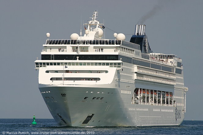 Das Kreuzfahrtschiff MSC OPERA am 19. Juli 2010 im Kreuzfahrthafen Warnem&uuml;nde in der Hansestadt Rostock (Erstanlauf).