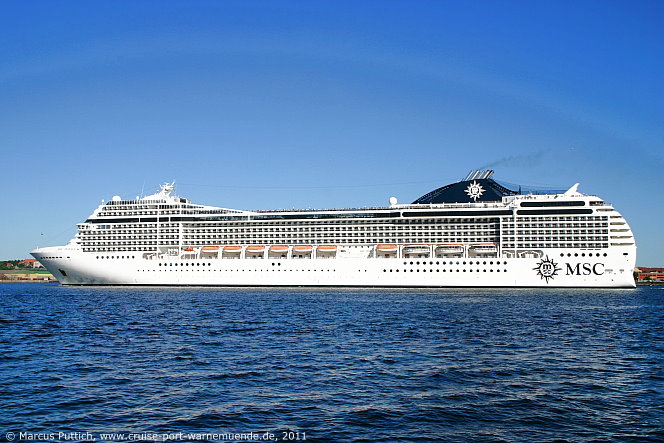 Das Kreuzfahrtschiff MSC POESIA ab 19. April 2019 im Kreuzfahrthafen Warnem&uuml;nde und im Seehafen Rostock.