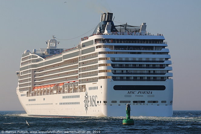 Das Kreuzfahrtschiff MSC POESIA von der Kreuzfahrtreederei MSC Crociere am 28. Juli 2019 im Kreuzfahrthafen Warnem&uuml;nde in der Hansestadt Rostock.