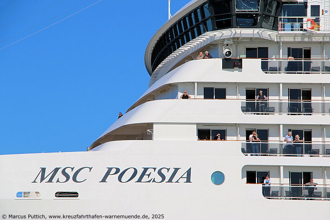 Das Kreuzfahrtschiff MSC POESIA von der Kreuzfahrtreederei MSC Crociere am 11. Mai 2025 im Kreuzfahrthafen Warnem&uuml;nde in der Hansestadt Rostock.