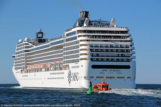 Das Kreuzfahrtschiff MSC POESIA von der Kreuzfahrtreederei MSC Crociere am 11. Mai 2025 im Kreuzfahrthafen Warnem&uuml;nde in der Hansestadt Rostock.