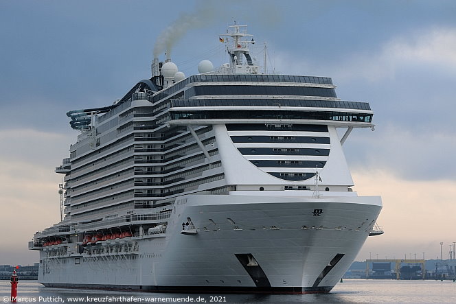 Das Kreuzfahrtschiff MSC SEAVIEW am 08. Oktober 2021 im Kreuzfahrthafen Warnem&uuml;nde in der Hansestadt Rostock.
