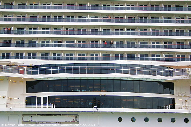 Das Kreuzfahrtschiff MSC SEAVIEW am 08. Oktober 2021 im Kreuzfahrthafen Warnem&uuml;nde in der Hansestadt Rostock.
