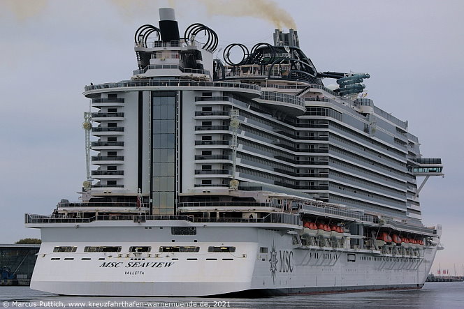 Das Kreuzfahrtschiff MSC SEAVIEW am 08. Oktober 2021 im Kreuzfahrthafen Warnem&uuml;nde in der Hansestadt Rostock.