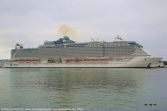 Das Kreuzfahrtschiff MSC SEAVIEW am 08. Oktober 2021 im Kreuzfahrthafen Warnem&uuml;nde in der Hansestadt Rostock.