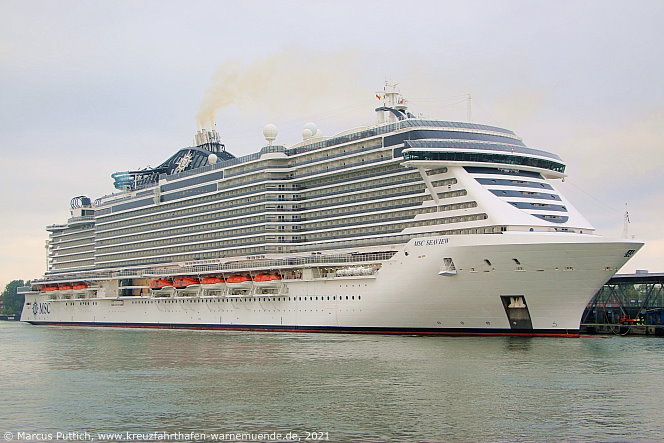 Kreuzfahrtschiff MSC SEAVIEW von der Kreuzfahrtreederei MSC Crociere am 08. Oktober 2021 im Kreuzfahrthafen Warnemünde in der Hansestadt Rostock