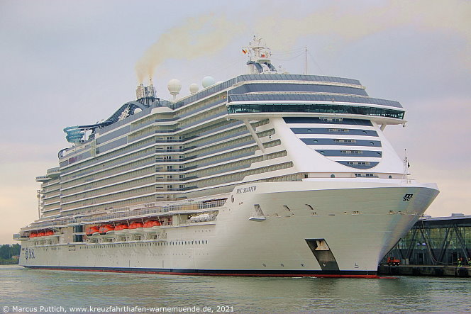 Das Kreuzfahrtschiff MSC SEAVIEW am 08. Oktober 2021 im Kreuzfahrthafen Warnem&uuml;nde in der Hansestadt Rostock.