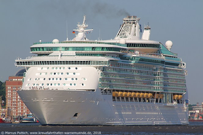 Das Kreuzfahrtschiff NAVIGATOR OF THE SEAS von der Kreuzfahrtreederei Royal Caribbean International am 29. Mai 2018 in Hamburg (Deutschland).