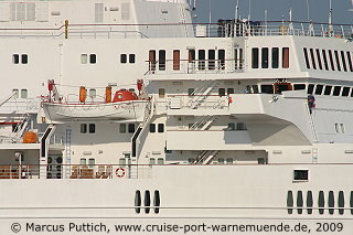 Das Kreuzfahrtschiff THOMSON SPIRIT am 25. August 2009 im Ostseebad Warnem&uuml;nde.