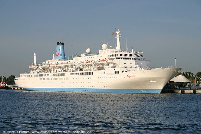 Das Kreuzfahrtschiff THOMSON SPIRIT am 25. August 2009 im Ostseebad Warnemünde.