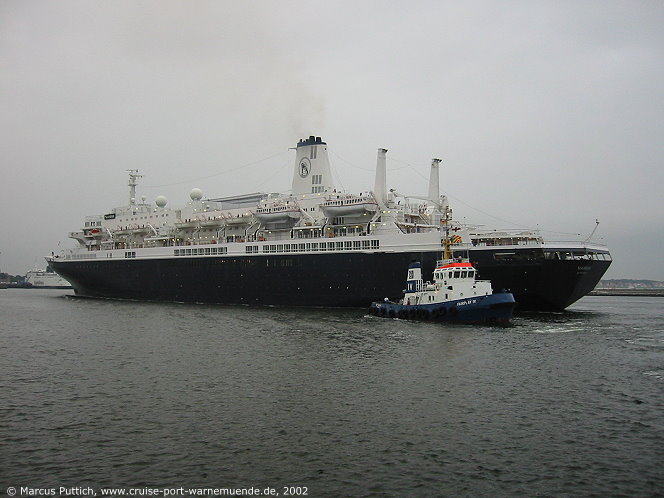 Das Kreuzfahrtschiff NOORDAM am 07. Juli 2002 im Ostseebad Warnem&uuml;nde.