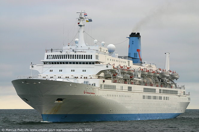 Das Kreuzfahrtschiff THOMSON CELEBRATION am 16. August 2005 im Ostseebad Warnem&uuml;nde.