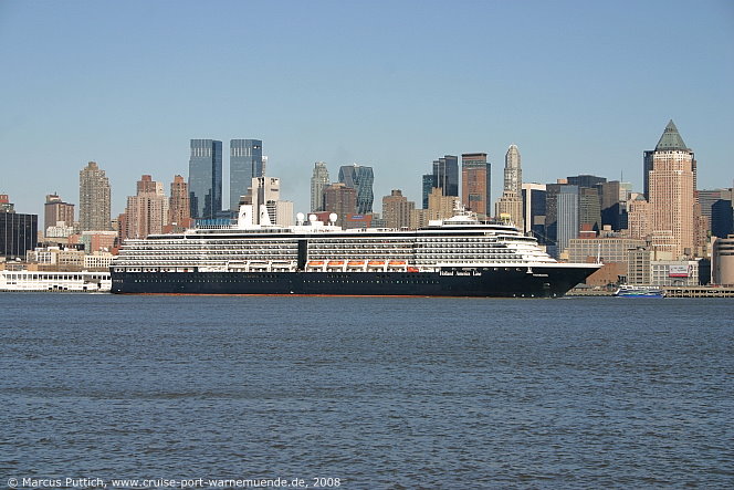 Das Kreuzfahrtschiff NOORDAM am 29. M&auml;rz 2008 in New York, NY (USA).