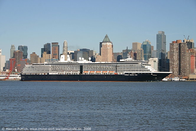 Das Kreuzfahrtschiff NOORDAM am 29. M&auml;rz 2008 in New York, NY (USA).