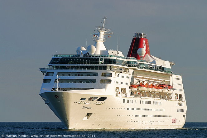 Das Kreuzfahrtschiff EMPRESS am 27. Mai 2011 im Kreuzfahrthafen Warnem&uuml;nde in der Hansestadt Rostock.
