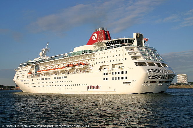 Das Kreuzfahrtschiff EMPRESS am 27. Mai 2011 im Kreuzfahrthafen Warnem&uuml;nde in der Hansestadt Rostock.