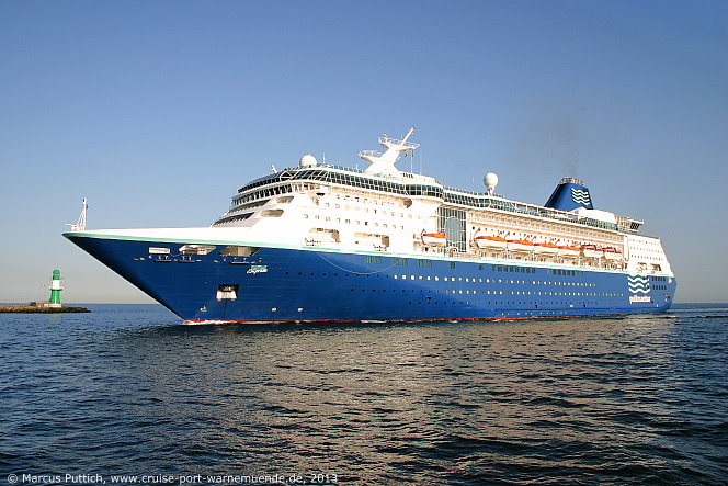 Das Kreuzfahrtschiff EMPRESS am 07. Juli 2013 im Kreuzfahrthafen Warnemünde in der Hansestadt Rostock.