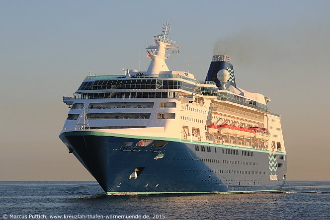Das Kreuzfahrtschiff EMPRESS am 17. Juli 2015 im Kreuzfahrthafen Warnem&uuml;nde in der Hansestadt Rostock.