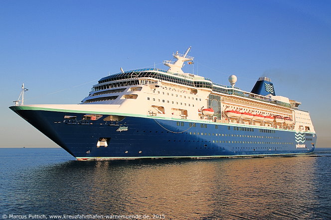 Das Kreuzfahrtschiff EMPRESS am 17. Juli 2015 im Kreuzfahrthafen Warnem&uuml;nde in der Hansestadt Rostock.