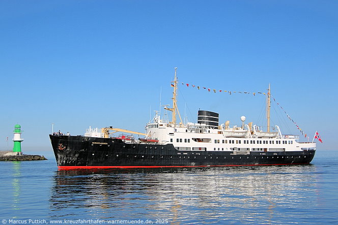 Das Kreuzfahrtschiff NORSTJERNEN von der Kreuzfahrtreederei Vestland Classic am 13. Mai 2015 im Kreuzfahrthafen Warnemünde in der Hansestadt Rostock.