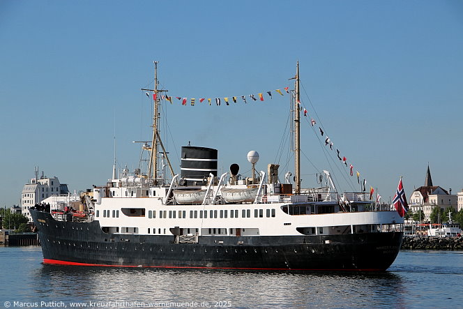 Das Kreuzfahrtschiff NORSTJERNEN von der Kreuzfahrtreederei Vestland Classic am 13. Mai 2015 im Kreuzfahrthafen Warnemünde in der Hansestadt Rostock.