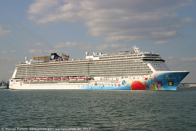 Kreuzfahrtschiff NORWEGIAN BREAKAWAY ab 12. Mai 2018 im Kreuzfahrthafen Warnemünde und im Seehafen Rostock