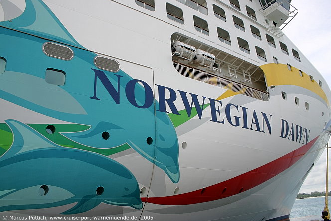 Das Kreuzfahrtschiff NORWEGIAN DAWN am 06. Oktober 2005 in Nassau (Bahamas).