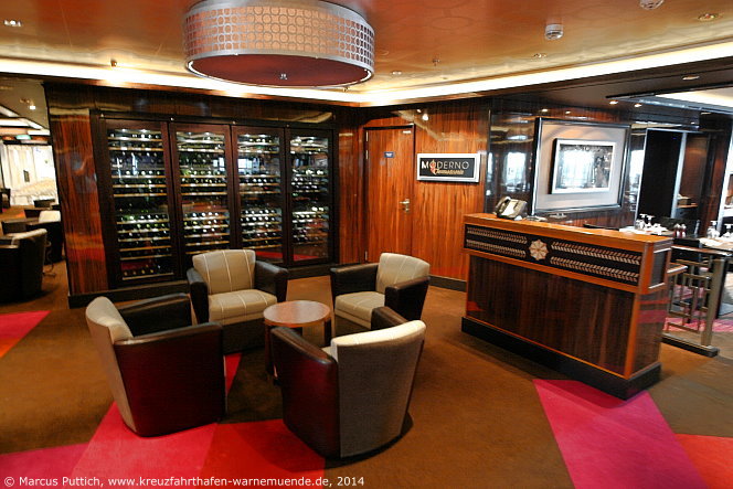 Kreuzfahrtschiff NORWEGIAN GETAWAY: Eingangsbereich zum Restaurant Moderno Churrascaria und Cagney's Steakhouse auf Deck 08.
