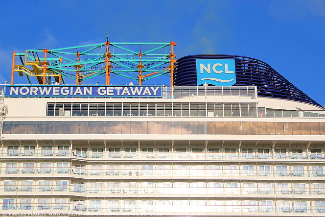 Das Kreuzfahrtschiff NORWEGIAN GETAWAY von der Kreuzfahrtreederei Norwegian Cruise Line am 03. Juni 2022 im Kreuzfahrthafen Warnem&uuml;nde in der Hansestadt Rostock.