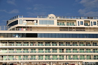 Das Kreuzfahrtschiff NORWEGIAN JEWEL am 05. August 2009 im Kreuzfahrthafen Warnem&uuml;nde in der Hansestadt Rostock.