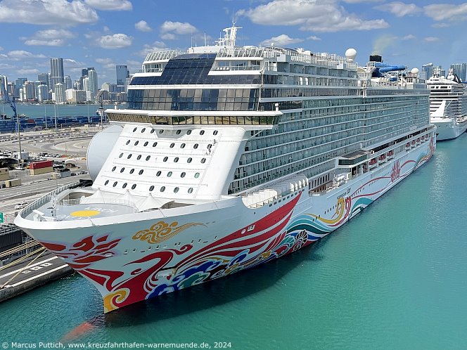 Das Kreuzfahrtschiff NORWEGIAN JOY am 06. April 2024 in Miami, FL (USA).