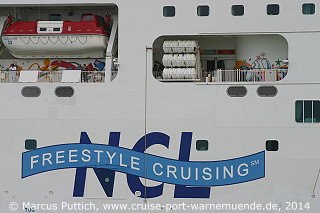 Das Kreuzfahrtschiff NORWEGIAN PEARL am 28. März 2014 in Miami, FL (USA).