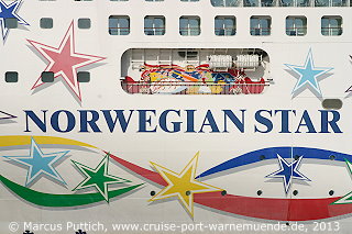 Das Kreuzfahrtschiff NORWEGIAN STAR am 17. Mai 2013 im Kreuzfahrthafen Warnemünde in der Hansestadt Rostock.