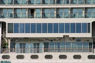 Das Kreuzfahrtschiff NORWEGIAN STAR am 17. Mai 2013 im Kreuzfahrthafen Warnemünde in der Hansestadt Rostock.